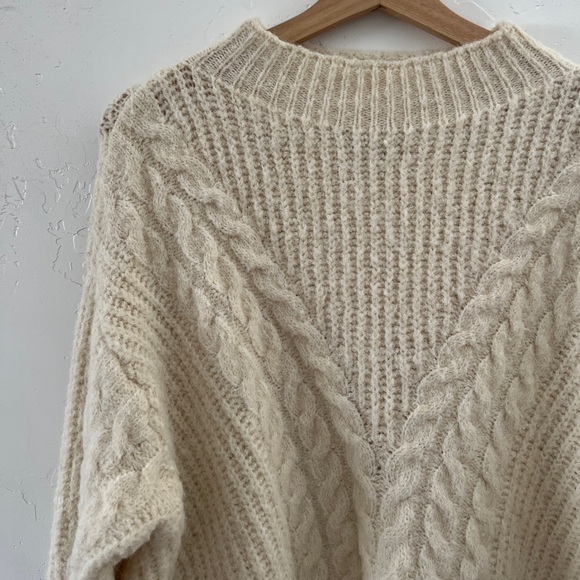 Universal Threads Sweater - Picture 2 of 4